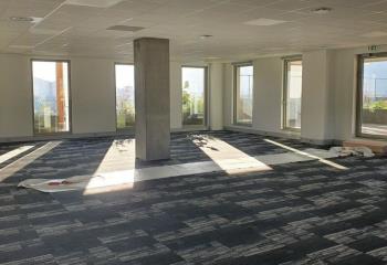 Location bureaux - Proche Rocade Sud et transports  à Échirolles - 38130