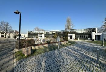 Location bureaux - Proche Tram, Bus et Autoroute A35  à Eckbolsheim - 67201