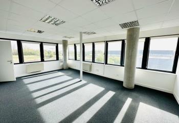 Location de bureaux - très lumineux - gare TGV  à Entzheim - 67960