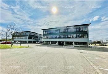 Location bureaux - Aéroport - Proche tram et bus  à Entzheim - 67960