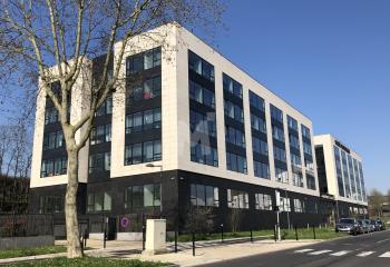 Location bureaux - Proche RER, Tram et Autoroutes A6 et N104  à Évry - 91000