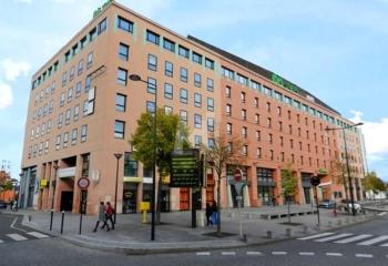 Location bureaux - Proche gare RER D et autoroute A6  à Évry - 91000
