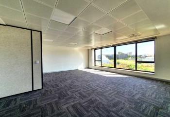 Location bureaux - Proximité Gare RER D et Tram T12  à Évry - 91000