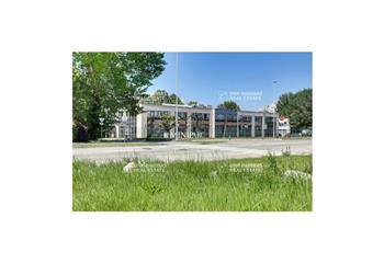 Location bureaux - Proche Rocade et Tramway A  à Eybens - 38320