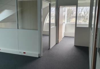 Louer un bureau à  à Eybens - 38320