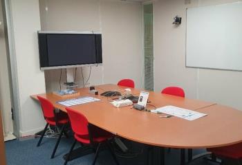 Location bureaux - Proche Grenoble, Tram et Bus  à Eybens - 38320