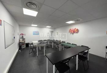 Location bureau - Proche centre-ville et parkings visiteurs  à Fréjus - 83600