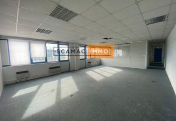 Location bureaux - Proche A86/A6, parc d'activité sécurisé  à Fresnes - 94260