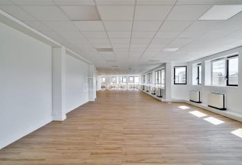 Location bureaux, proche métro Mairie d'Issy  à Issy-les-Moulineaux - 92130