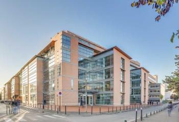 Location bureaux - Proche métro, RER et autoroute  à Ivry-sur-Seine - 94200