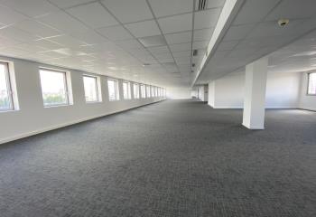 Location bureaux - Proche métro, RER, gare et bus  à Ivry-sur-Seine - 94200