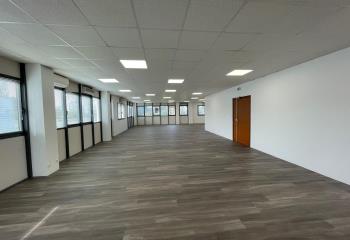 Location bureaux La Chapelle-sur-Erdre - Proche bus et périphérique  à La-Chapelle-sur-Erdre - 44240