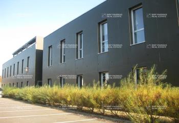 Bureaux à louer à - Accès tout transport en commun  à La-Chapelle-sur-Erdre - 44240