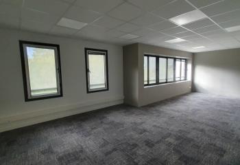 Location bureaux - Proche CHU Nord, Tram et autoroute