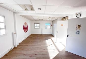 Location bureaux - Zone Valgora, nombreux parkings  à La Valette-du-Var - 83160