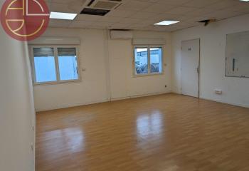 Location bureaux, zone industrielle, 20 places de parking  à Labarthe-sur-Lèze - 31860