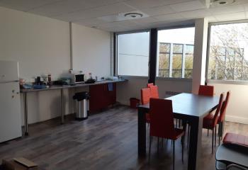 Location bureaux - Proche Toulouse, ascenseur et climatisation  à Labège - 31670