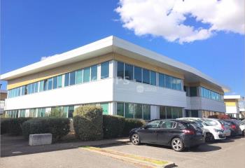 Location bureaux - Proche commerces et cinéma  à Labège - 31670