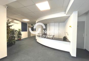 Location bureaux - Proche autoroute A9 et transports en commun  à Lattes - 34970