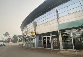 Location bureaux - Proche Rocade et Bus Ligne 82  au Haillan - 33185