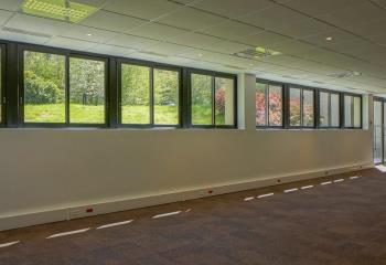 Location bureaux - Proche RER B et Domaine de Saint-Paul