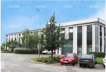 Location bureaux - Proche A6 et gare TGV Lyon Part-Dieu  à Limonest - 69760