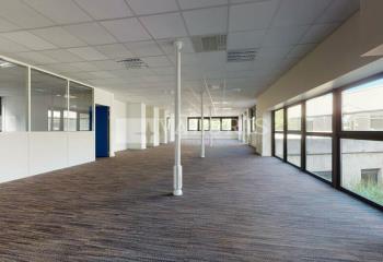 Location bureaux - Proche A6, RN6 et bus  à Limonest - 69760