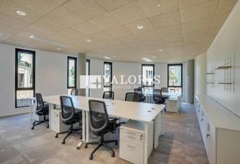 Bureaux à louer - Proche autoroute A6 et périphérique Nord  à Limonest - 69760