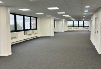 Location bureaux - Proche RER A, Autoroute A4  à Lognes - 77185
