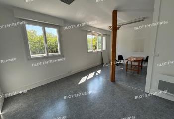 Location bureaux commerciaux sur axe passant  à Lorient - 56100