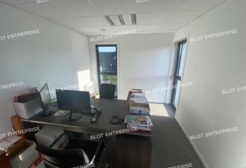 Location bureaux La Base - Proche transports en commun  à Lorient - 56100