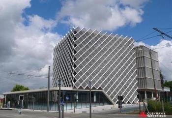 Location bureaux - Proche tramway, rocade et Pont d'Aquitaine  à Lormont - 33310