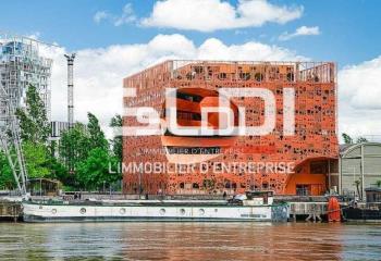 Location bureaux - Confluence, proche gare Perrache, métro et axes routiers  à Lyon 2 - 69002