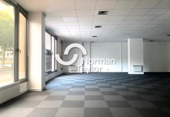 Location bureaux - Proche Part-Dieu, bus et métro  à Lyon 3 - 69003