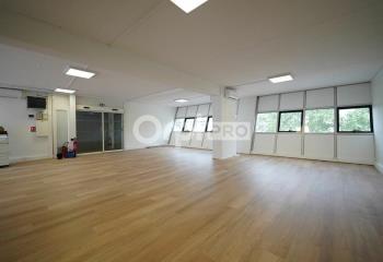 Location bureaux - Centre-ville, proche métro D et bus  à Lyon 3 - 69003