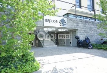 Location bureaux - Proche centre-ville, bus et tram