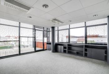 Location bureaux - Proche transports et commerces  à Lyon 8 - 69008
