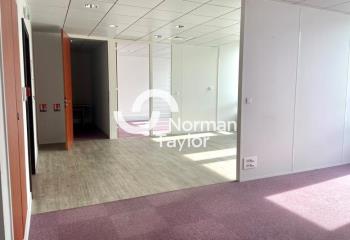 Location bureaux - Proximité périphérique nord, bus et métro  à Lyon 9 - 69009