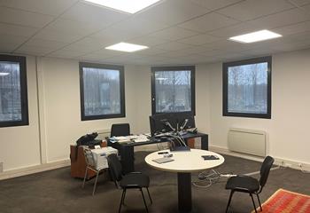 Location bureaux - Proche autoroutes et tramway