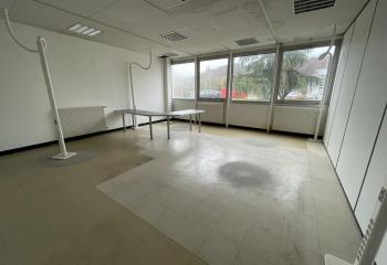 Location bureaux - Proche Evreux, Paris, N13 et A13  à Ménilles - 27120