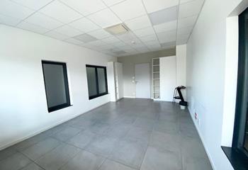 Location bureaux - Proche rocade et ZI du Phare  à Mérignac - 33700