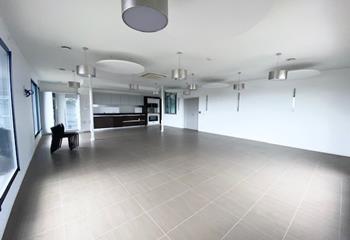 Location bureaux - Proche rocade, ZI du Phare