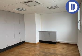 Location bureaux - Proche autoroute A4 et transports urbains