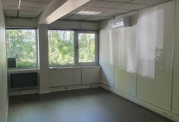 Location bureau - Proche Grenoble, stationnement en foisonnement  à Meylan - 38240