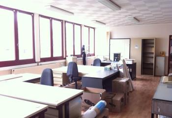 Location bureaux - Proche métro, bus et autoroutes  à Mons-en-Baroeul - 59370