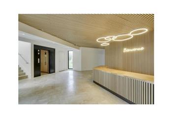 Location bureaux - Proche centre-ville  à Montigny-le-Bretonneux - 78180