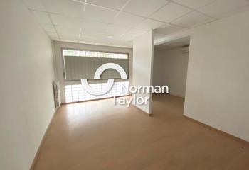 Location bureaux - Proche bus, tramway, gare et autoroute  à Montpellier - 34000