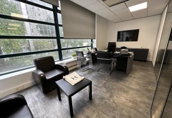 Location bureaux - Proche métro Mairie de et autoroute A6  à Montrouge - 92120