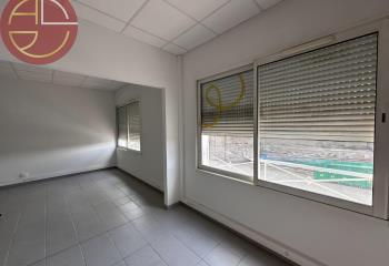 Location bureau, proche commerces et restaurants, avec ascenseur et parking  à Muret - 31600