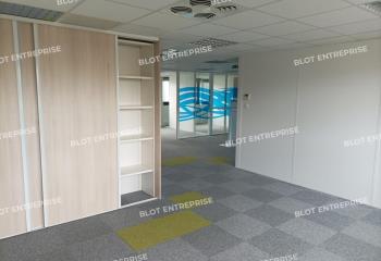 Location bureaux Île de - Proche gare SNCF et bus  à Nantes - 44000